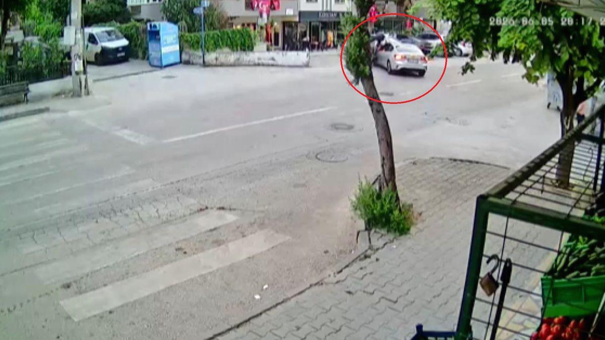 Mudanya'da meydana gelen trafik kazasında 2 kişi yaralandı. Olay yerinde