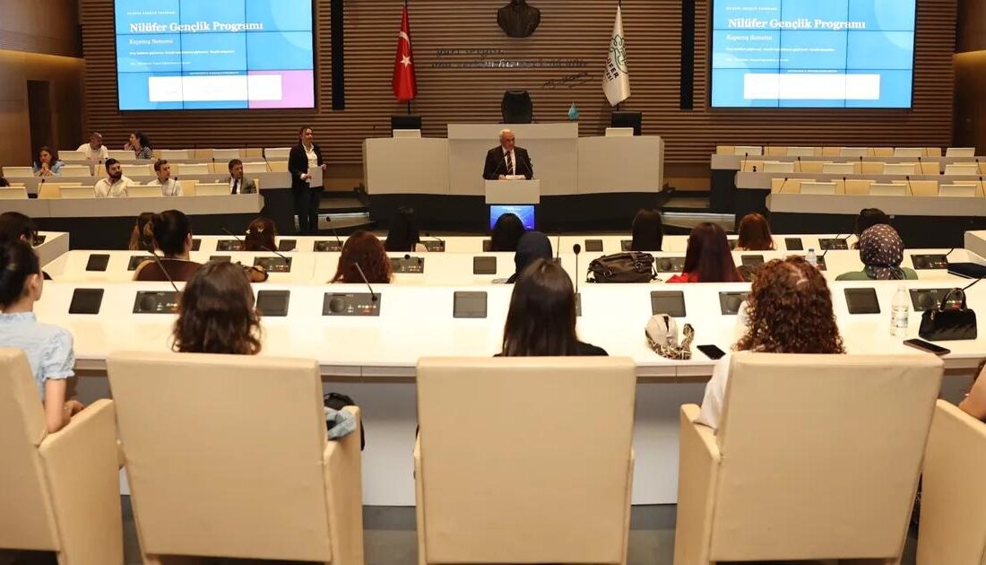 Nilüfer'de düzenlenen Gençlik Programı Sertifika Töreni'nde gençlere başarı ve gelişim