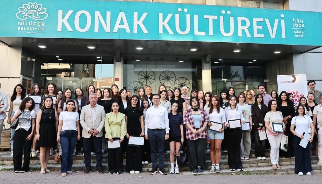 Nilüfer'de düzenlenen Kitap Kapağı Yarışması'nın ödülleri sahiplerine takdim edildi, etkinlik