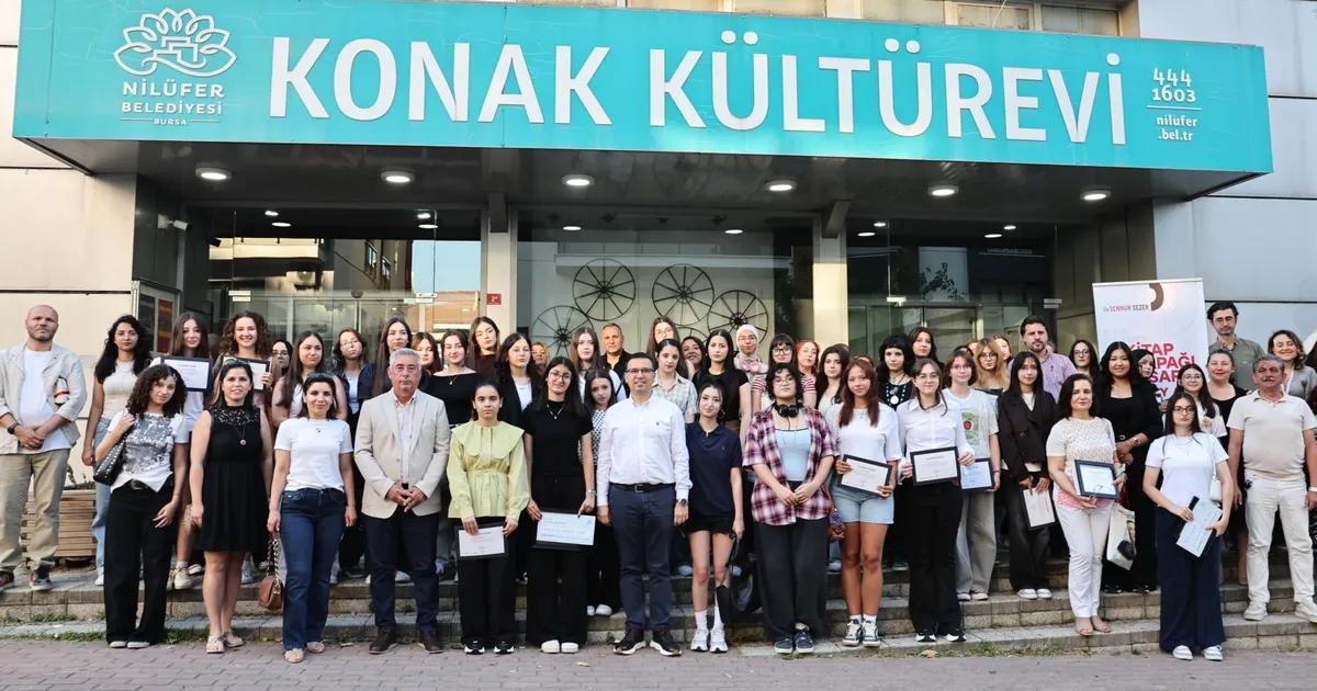 Nilüfer'de düzenlenen Kitap Kapağı Yarışması'nın ödülleri sahiplerine takdim edildi, etkinlik