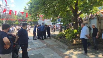 Orhangazi'de yaşanan bıçaklı kavgaya polis hızlı müdahale etti. Güvenlik güçleri