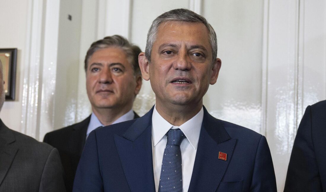 Özgür Özel, CHP'li milletvekilleri hakkında sert mesajlar verdi. Detaylar ve