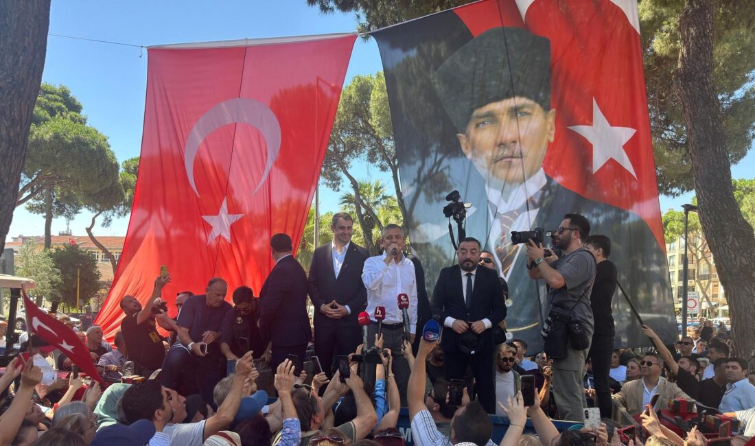 Özgür Özel, Trabzon'daki coşkulu mitingde yeni parti vurgusu yaptı. Ayrıntılar