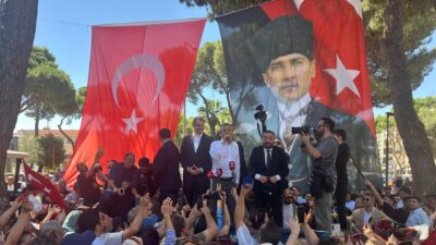 Özgür Özel, Trabzon'daki coşkulu mitingde yeni parti vurgusu yaptı. Ayrıntılar