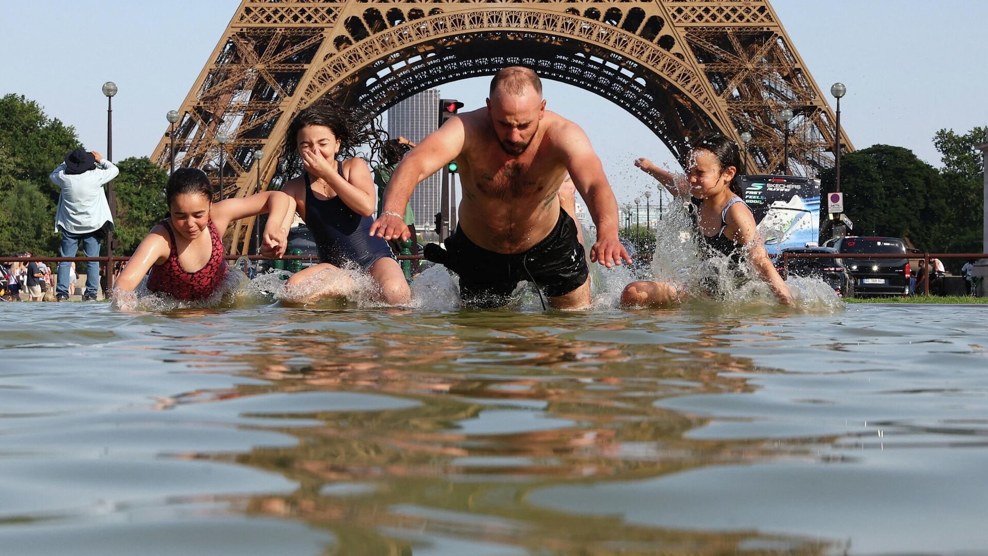 Paris'te yüksek sıcaklıklar artarken vatandaşlar ve yetkililer alarma geçti. Detaylar