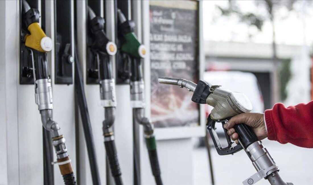 Petrol fiyatlarındaki azalma devam ediyor, benzin uygun fiyatlara geliyor. Ekonomik
