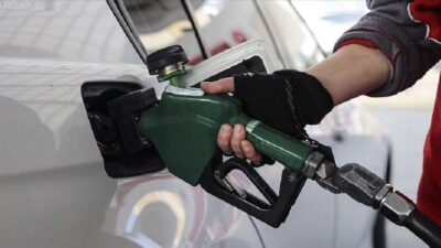 Petrol fiyatlarındaki düşüş ve akaryakıt indirimleri hız kazanıyor. Güncel gelişmeleri