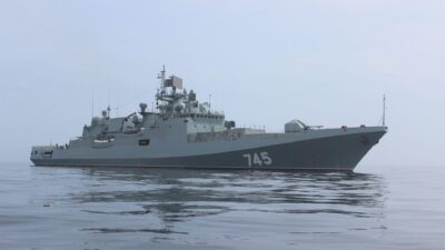 Rus Donanması, sınır ihlali yapan tekneye karşı sert önlemler alarak