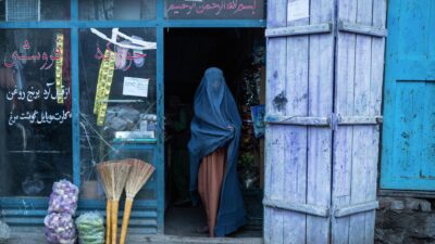 Taliban'ın kadınlara yönelik kıyafet uygulaması, güvenlik endişelerini artırıyor ve ülke