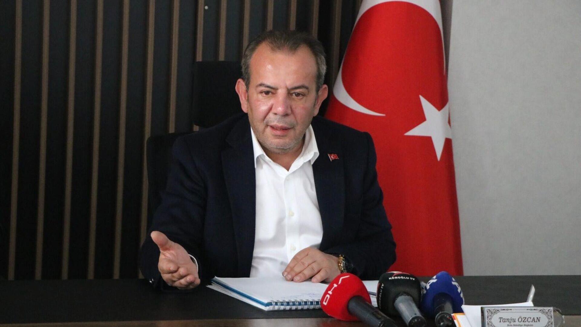 Tanju Özcan CHP'den istifa ettiğini açıkladı. Detaylar ve gelişmeler için