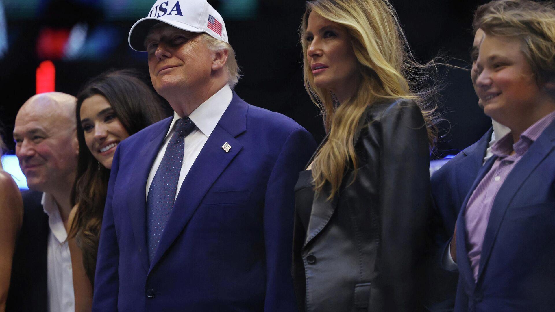 Trump ve Melania'nın Beyaz Sarayındaki gizemli çatışmasını detaylı şekilde keşfedin.