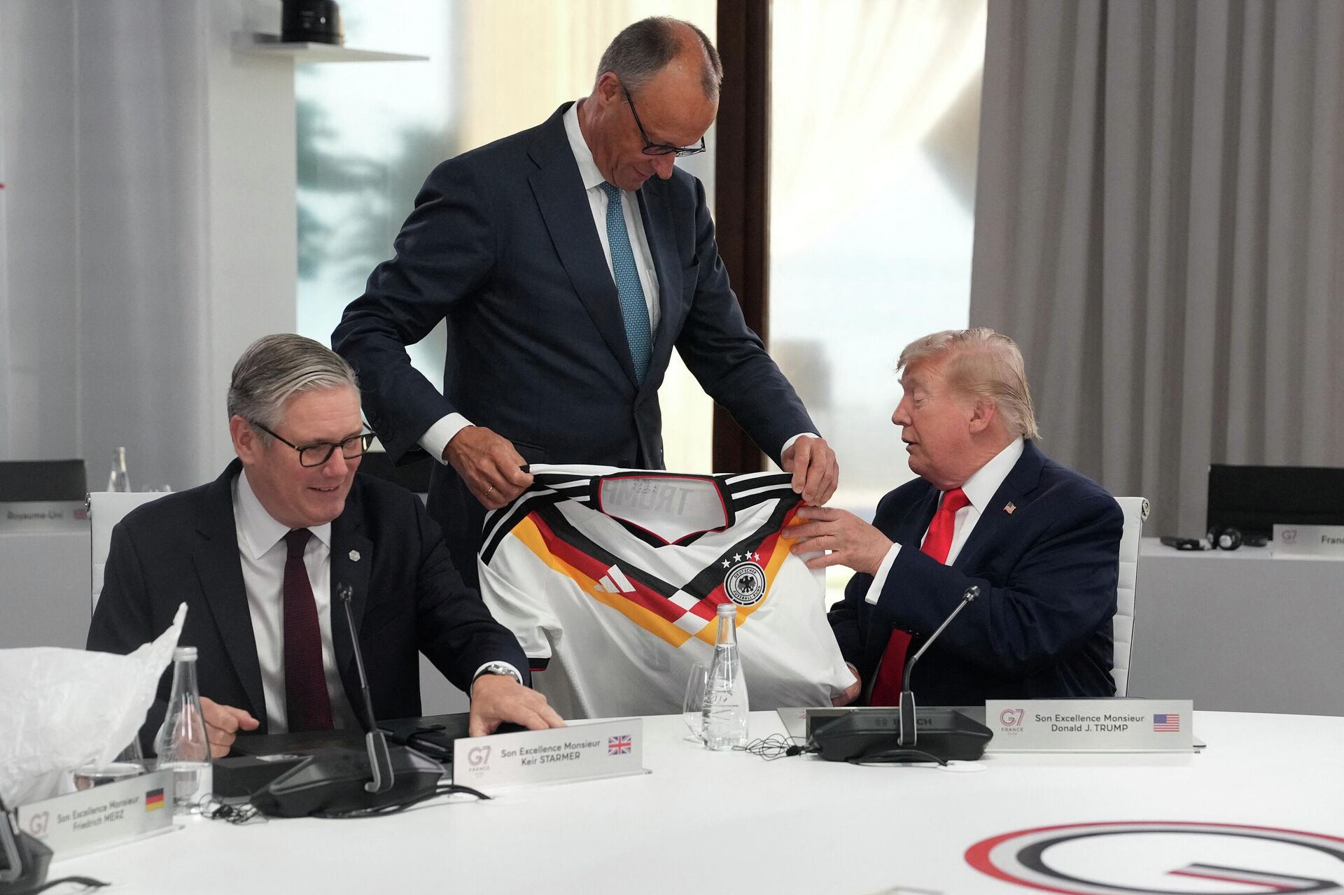 Trump'a Alman Milli Takımı Forması Hediye Edildi