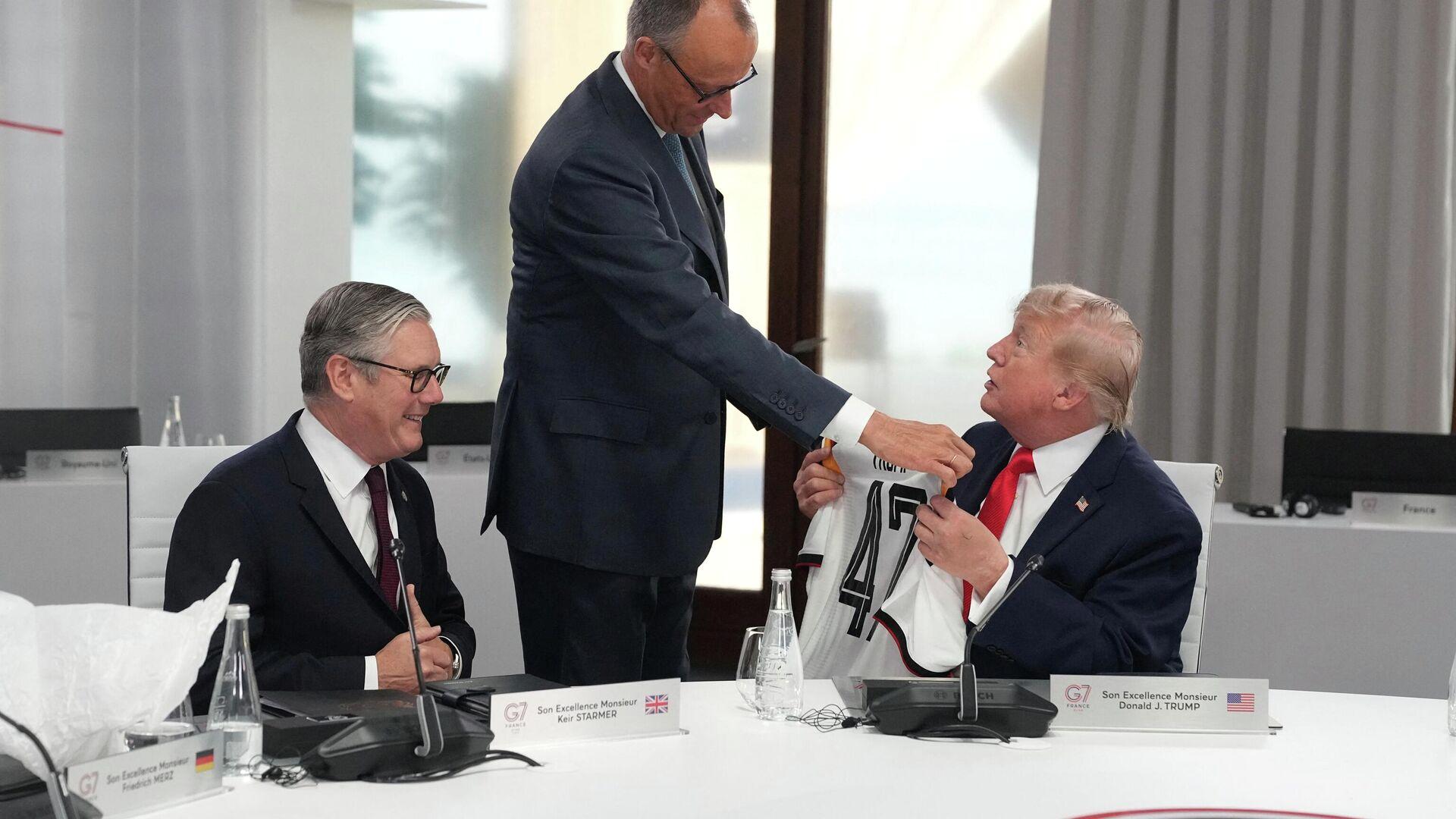 Trump'a Alman Milli Takımı forması hediye edildi. Detaylar ve olayın