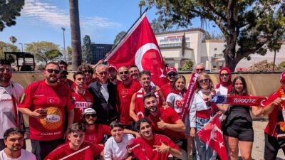 Türk Milli Takımı, taraftarlarıyla güçlü bağlar kurarak başarılarına güç katıyor.