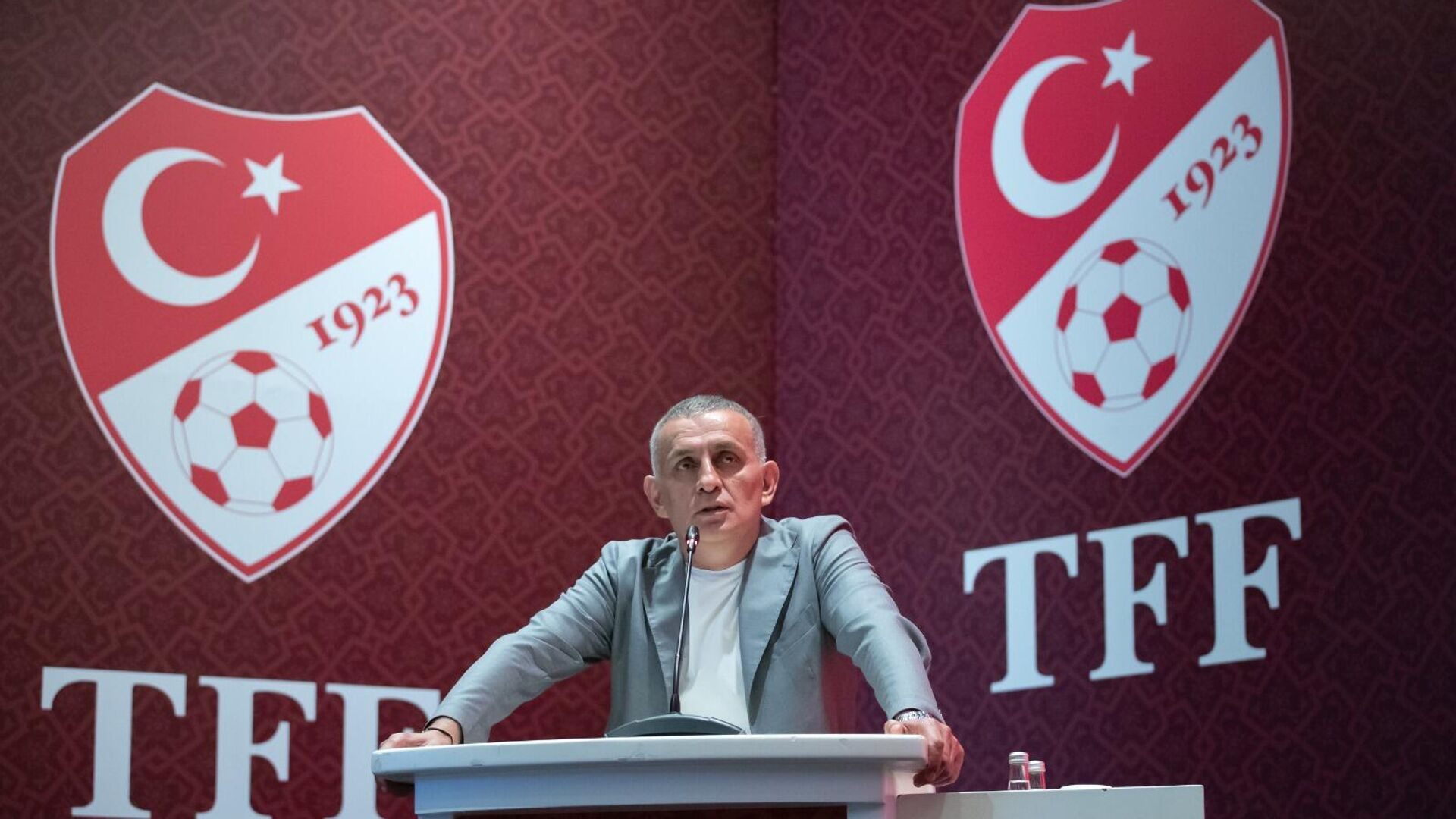 Türkiye Futbol Federasyonu'nun yabancı kuralı kararını ve detaylarını öğrenin. Futbol