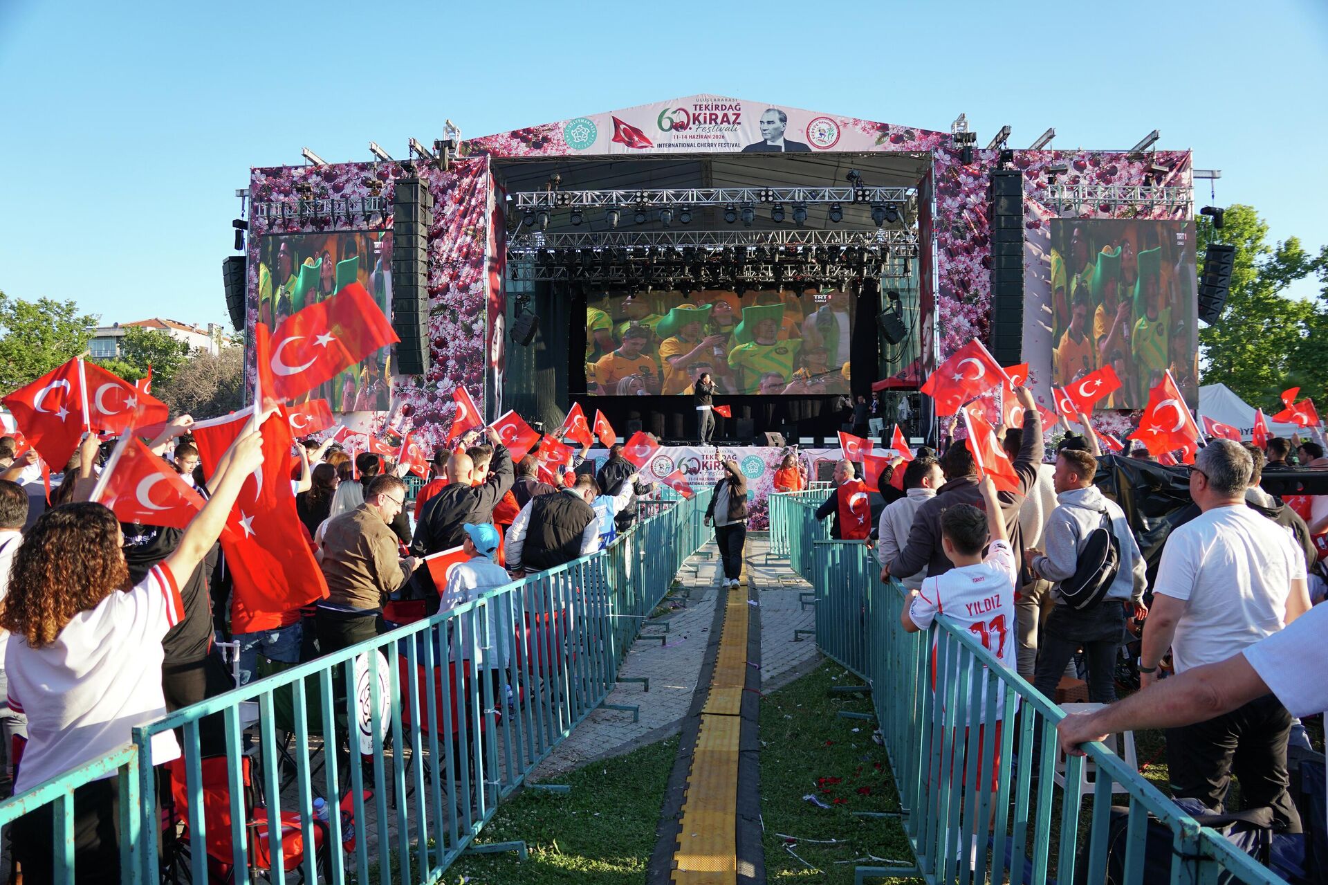Türkiye'nin Dünya Kupası Heyecanı Kent Meydanlarını Sardı