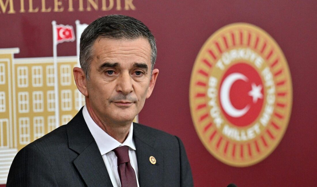 Ümit Dikbayır CHP'den ayrıldı ve duygusal bir karar aldığını açıkladı.