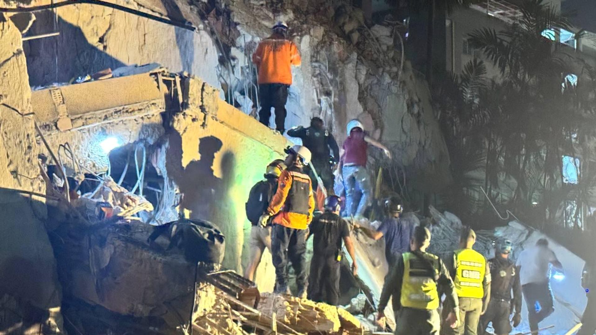 Venezuela'da 7.5 büyüklüğünde dev deprem meydana geldi, can kaybı ve