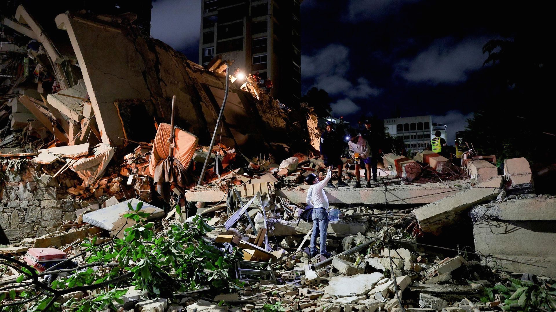 Venezuela'da son 126 yılın en güçlü depremi gerçekleşti. Depremin etkileri