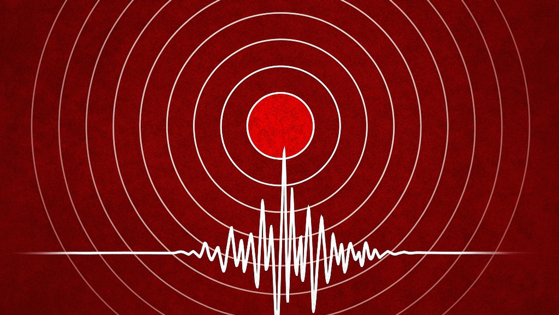Yunanistan'da deprem endişeleri yükseliyor. Depremzedeler güvenli bölgelerde bekleyişte, gelişmeleri yakından
