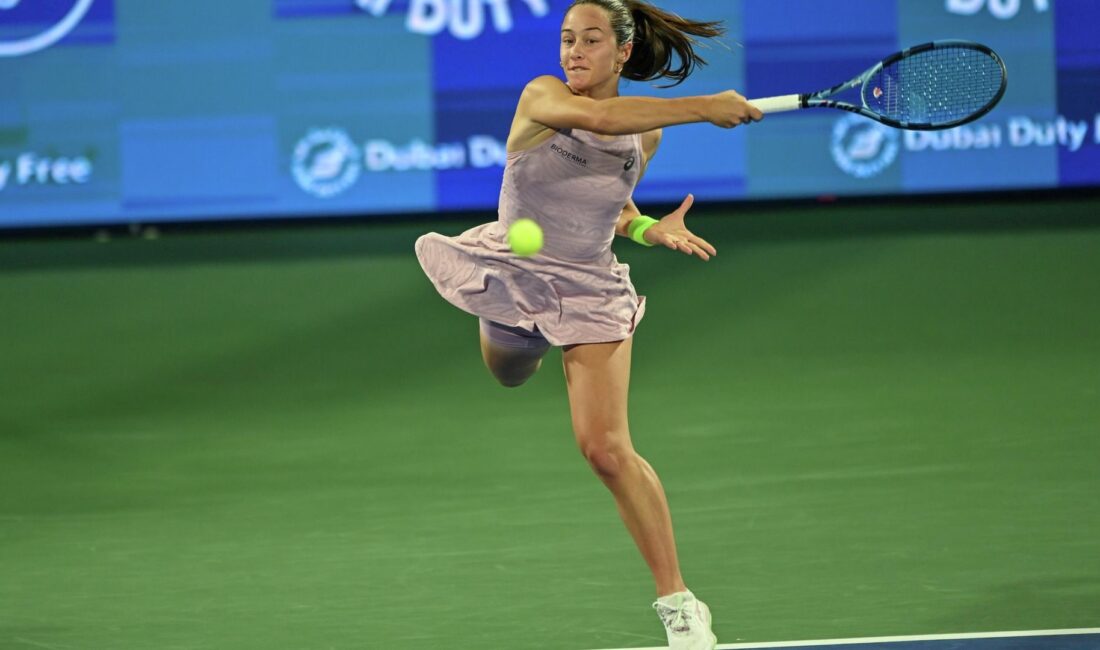 Zeynep Sönmez, Wimbledon'da tarihi bir zafer kazandı ve ikinci tura