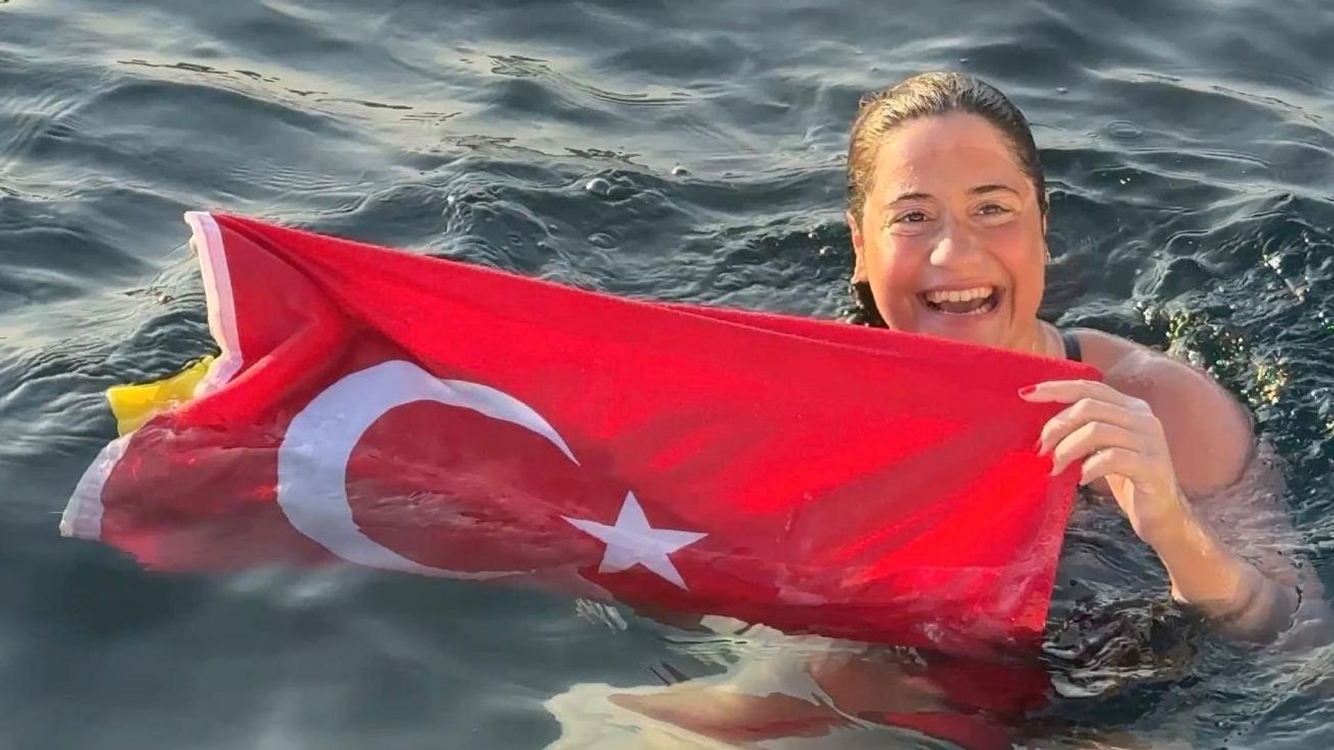 Aysu Türkoğlu, Tsugaru Kanalı'nı zorlu parkuru 13 saatte geçerek büyük