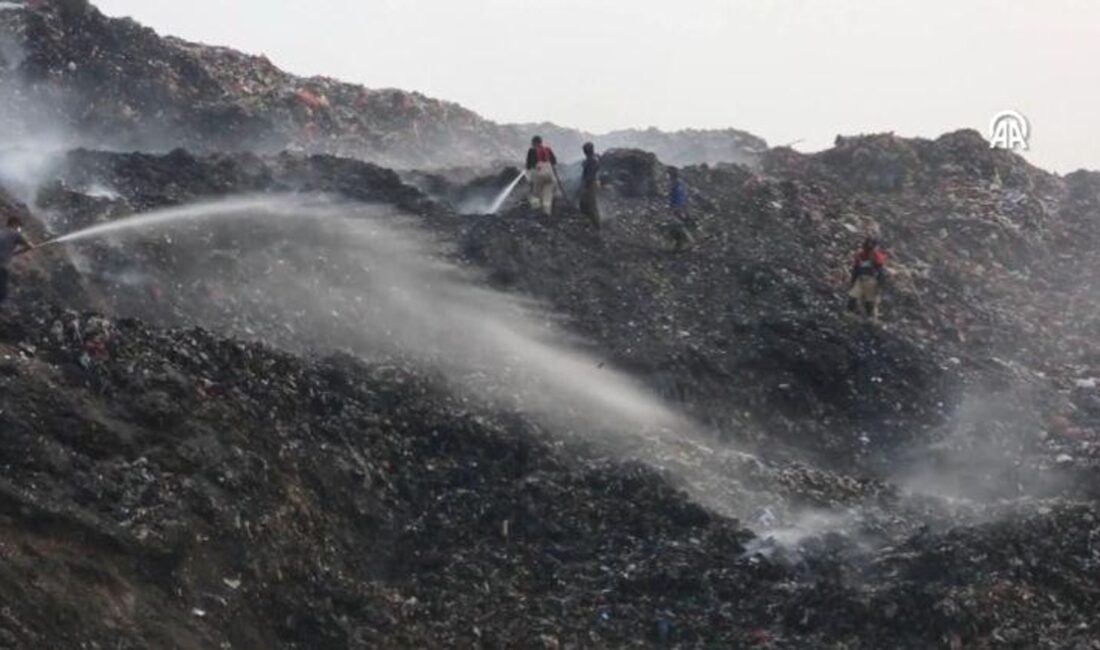 Banten'da çöplük yangını paniğe neden oldu. Olayın detayları ve gelişmeler