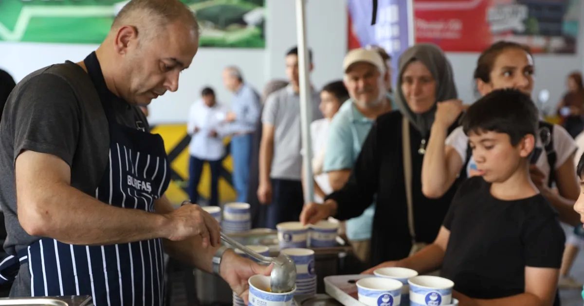 Bursa Gürsu'da Aşure Günü etkinliğine katılarak geleneksel lezzetleri ve kültürel