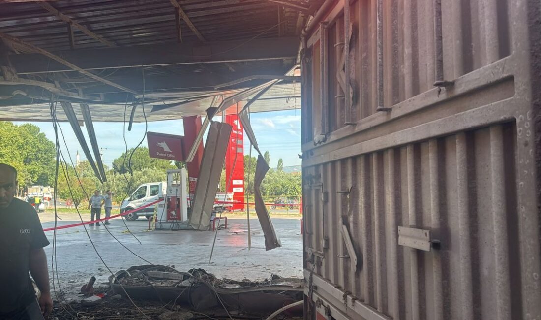 Bursa İznik'te meydana gelen TIR kazasında bir kişi hayatını kaybetti,