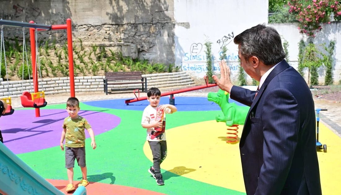 Bursa Yıldırım'da park bakım çalışmaları kapsamında peyzaj ve altyapı onarımları