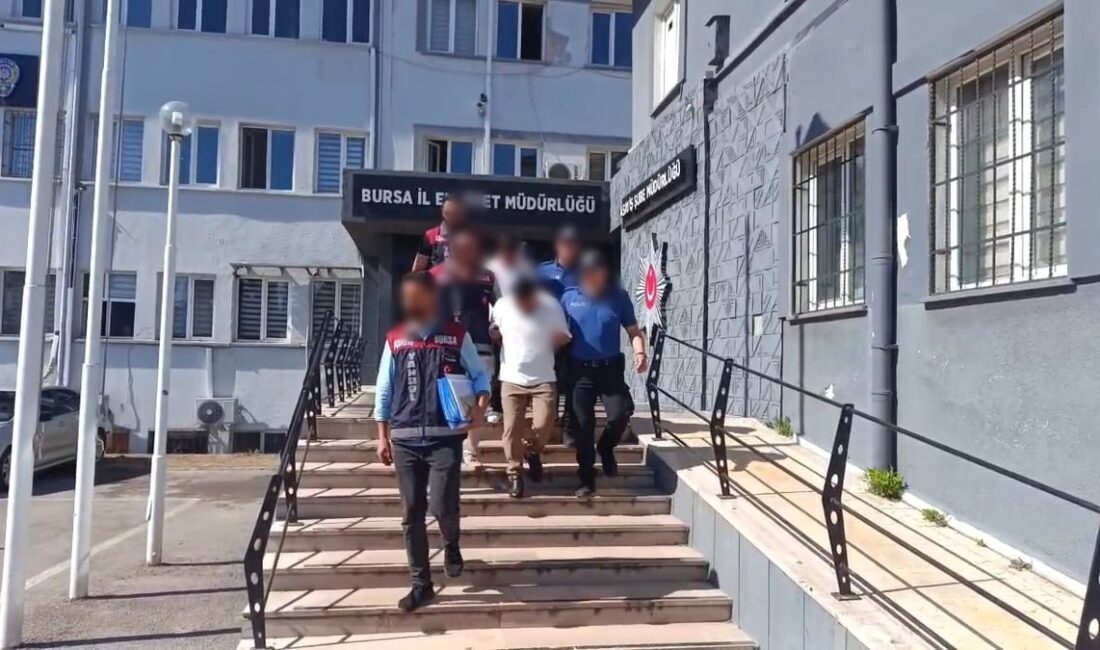 Bursa'da 100 milyon liralık dolandırıcılık çetesi operasyonu sonucunda çete çökertildi.