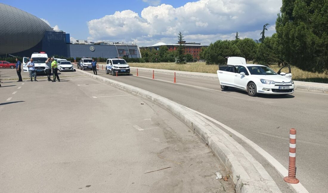 Bursa adliye otoparkında yaşanan silahlı kavga olayını detaylarıyla ele alıyoruz.