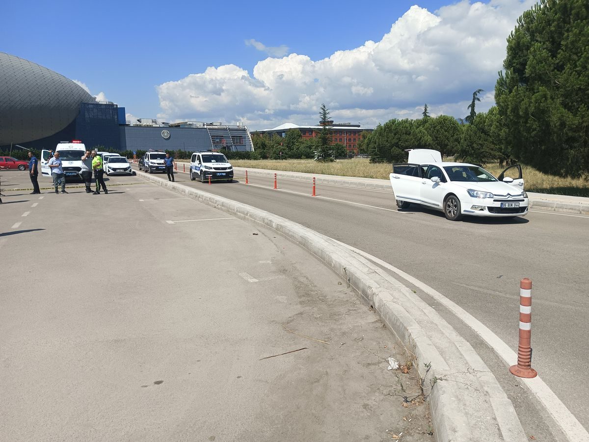 Bursa adliye otoparkında yaşanan silahlı kavga olayını detaylarıyla ele alıyoruz.
