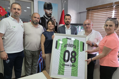 Bursa'da Artvinspor kadın voleybolu destekleri