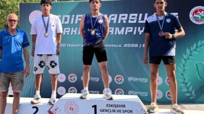 Bursa'da düzenlenen Atletizm Şampiyonası ile spor tutkunları heyecan dolu anlar