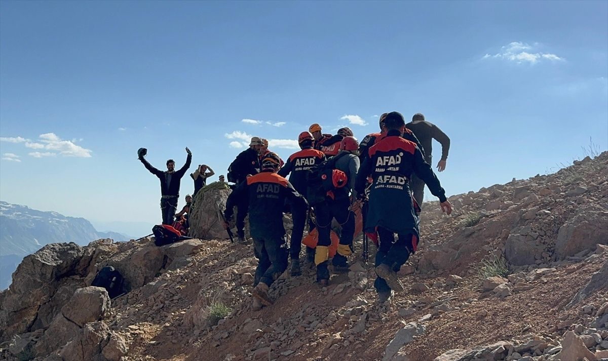 Bursa'da dağcı Yüksel Işık'ın cenazesi, saygı ve hüzünle toprağa verildi.