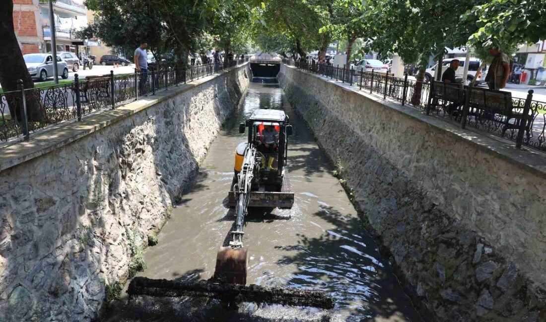 Bursa'da dere temizliği çalışmaları hız kazanarak kentsel yaşam kalitesini artırmayı
