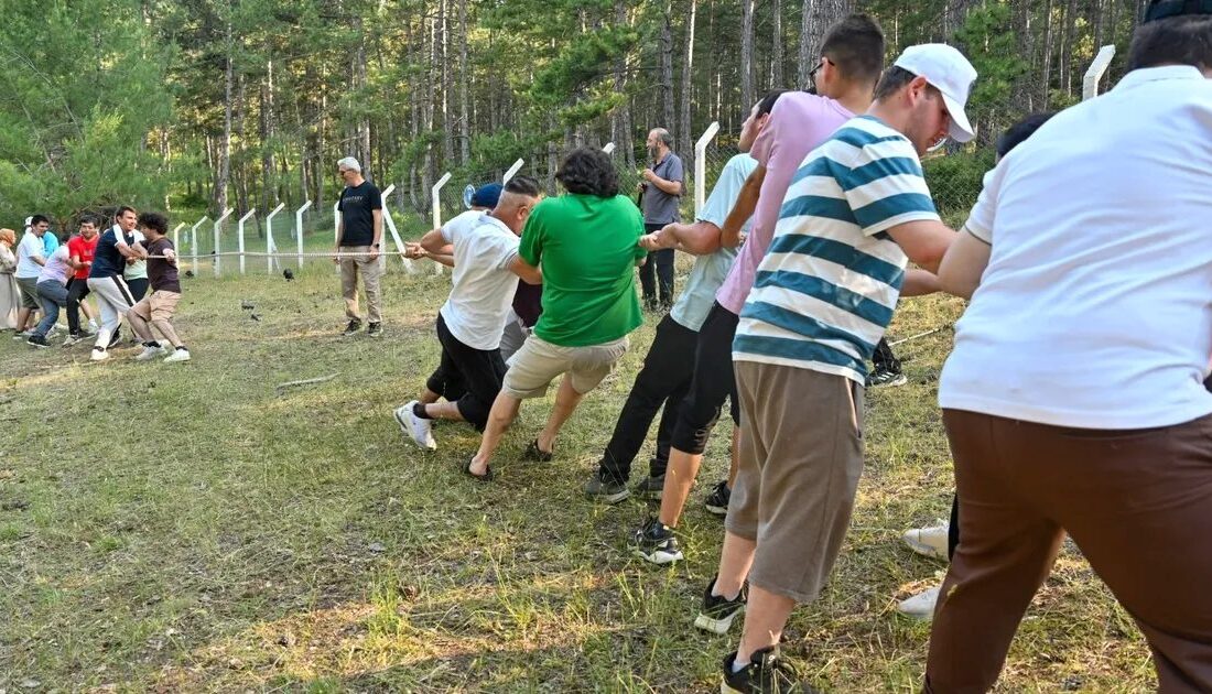 Bursa'da engelli gençler için düzenlenen yaz kampı, eğlence, öğrenme ve