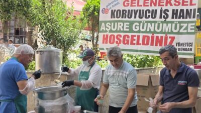 Bursa'da geleneksel aşure günü etkinliğiyle, tarih ve kültürümüzü yaşatan anlamlı