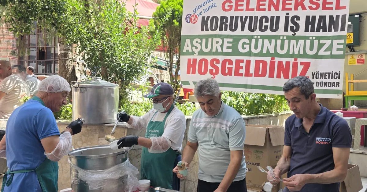 Bursa'da geleneksel aşure günü etkinliğiyle, tarih ve kültürümüzü yaşatan anlamlı