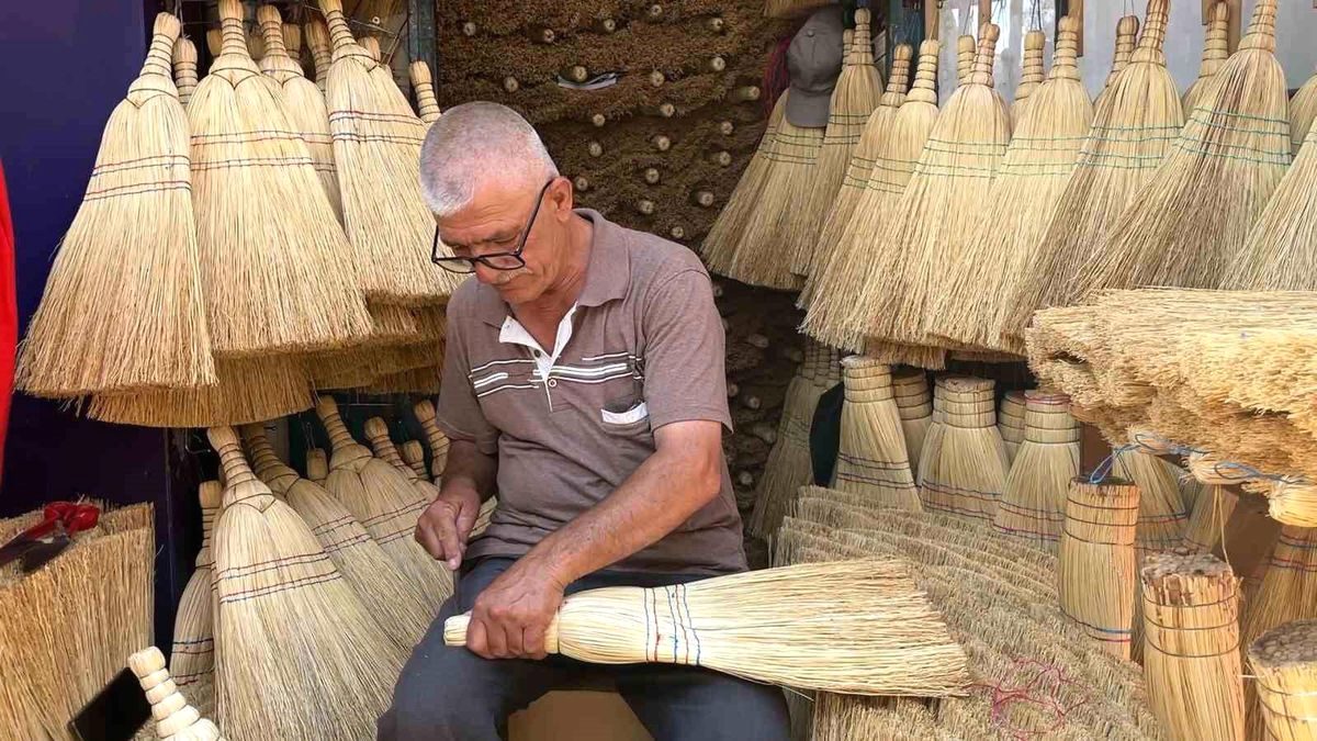 Bursa'da geleneksel çalı süpürgesi ustasıyla kaliteli ve otantik el işi