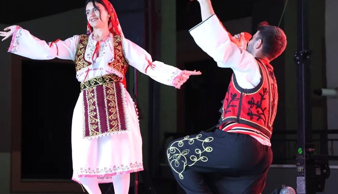 Bursa’da düzenlenen Geleneksel Halk Oyunları Festivali, kültürel mirasımızı koruyan ve