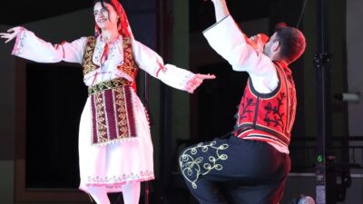 Bursa’da düzenlenen Geleneksel Halk Oyunları Festivali, kültürel mirasımızı koruyan ve