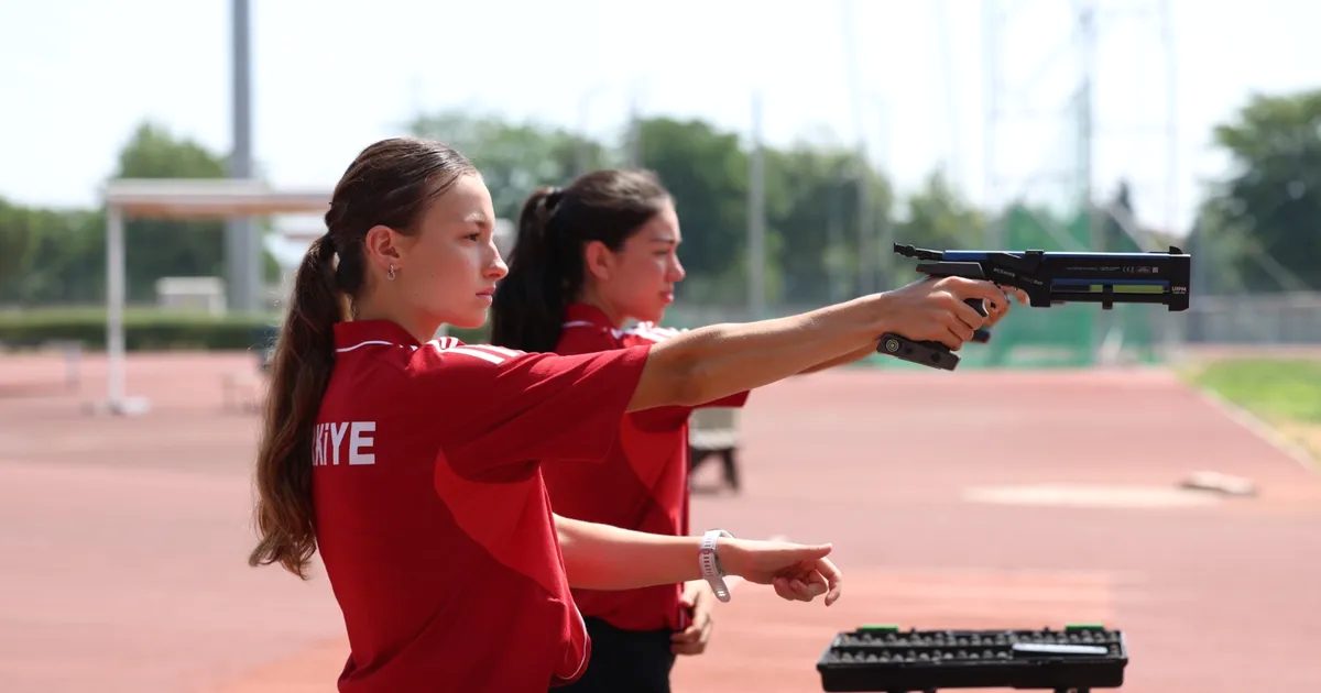 Bursa'da genç sporcular, büyük başarılara ulaşmak için çalışmalarını sürdürüyor. İlham