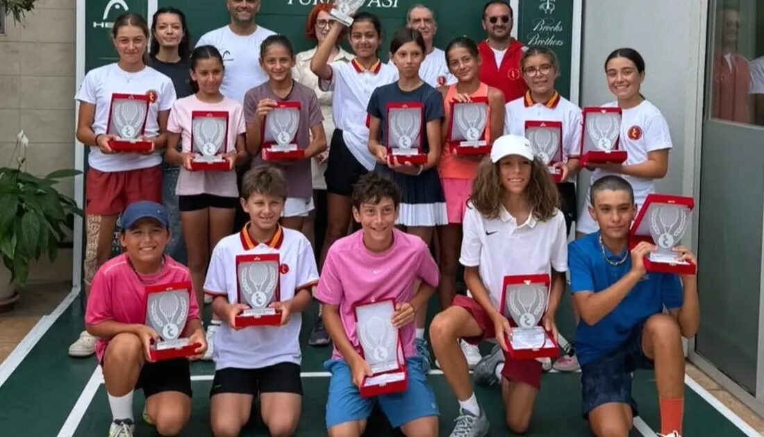 Bursa'da genç tennisçinin başarısı, spor dünyasında büyük yankı uyandırdı. Gelişmeleri