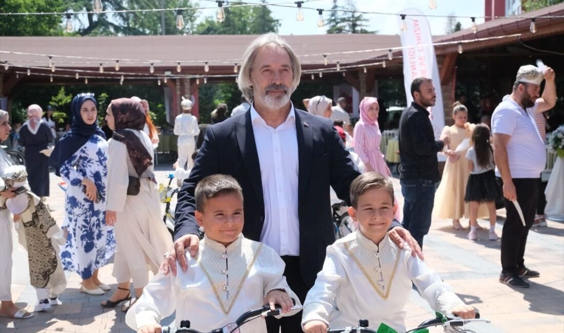 Bursa'da gençler, kurdukları atölyede meslek ediniyor, becerilerini geliştiriyor ve geleceğe