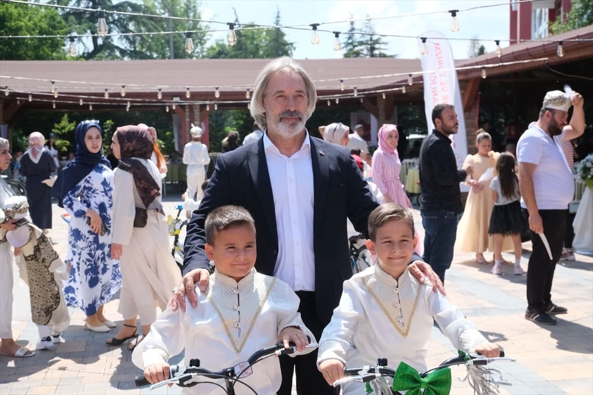 Bursa'da gençler, kurdukları atölyede meslek ediniyor, becerilerini geliştiriyor ve geleceğe