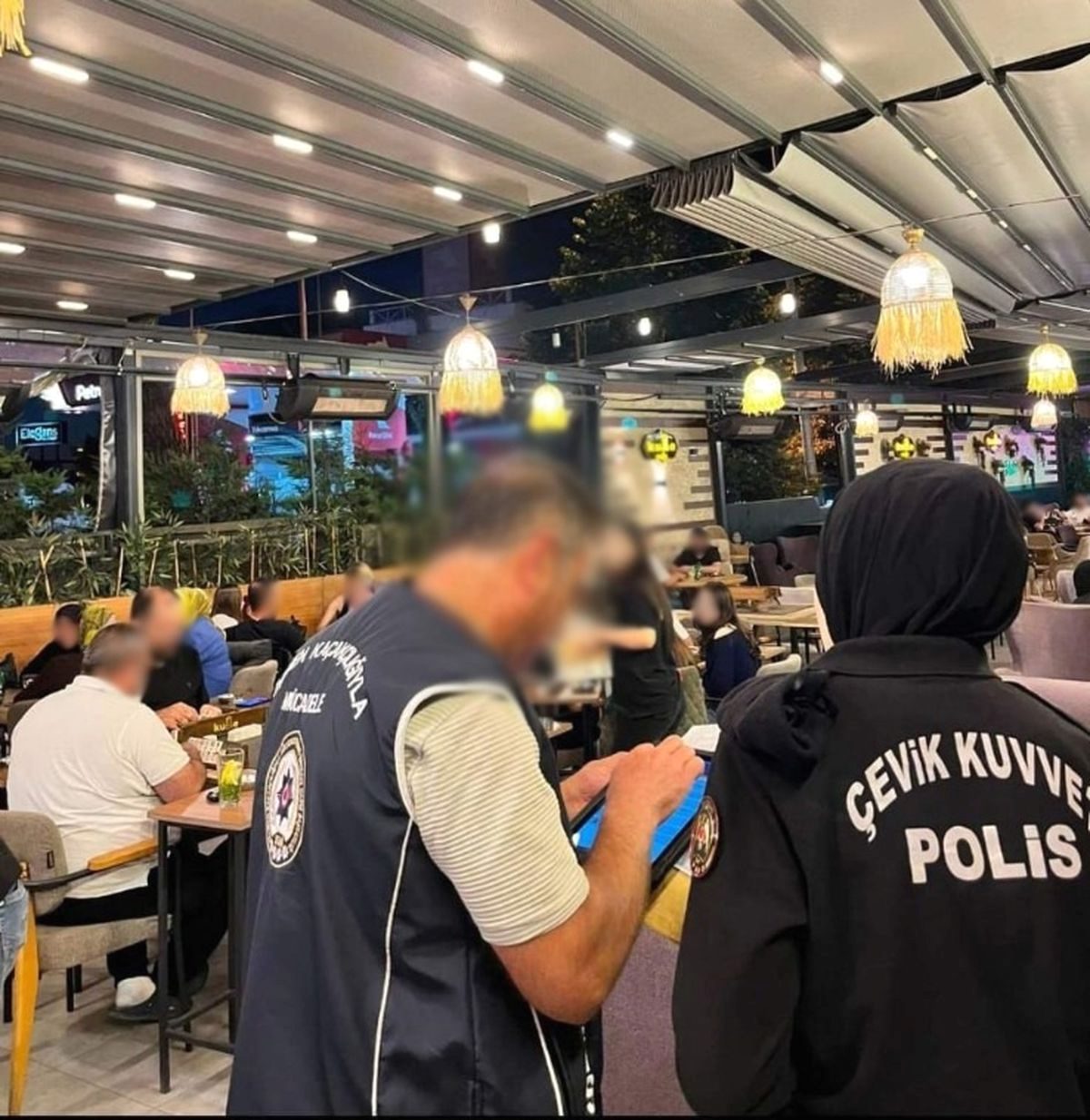 Bursa'da gerçekleştirilen göçmen kaçakçılığı operasyonu detayları, güvenlik güçlerinin başarılı çalışmasıyla