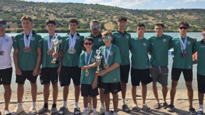 Bursa'da düzenlenen güreş müsabakasında başarısını sürdüren sporcu, güçlü rakipler karşısında