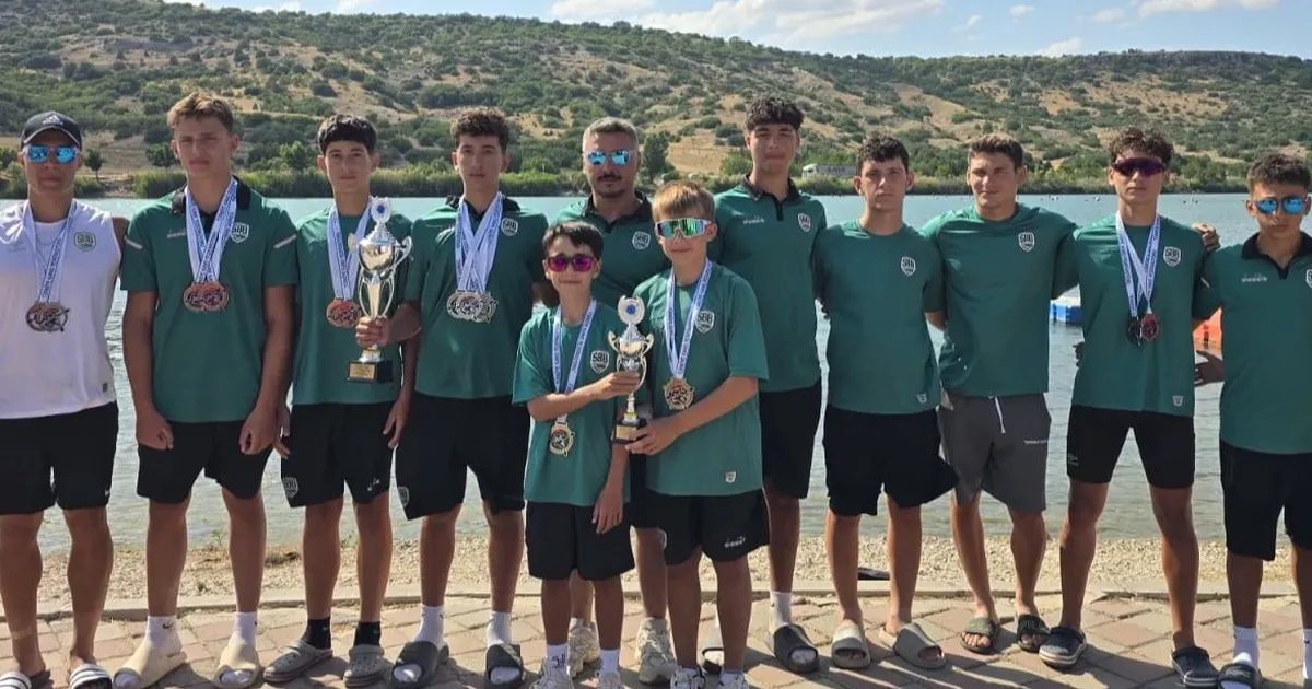 Bursa'da düzenlenen güreş müsabakasında başarısını sürdüren sporcu, güçlü rakipler karşısında